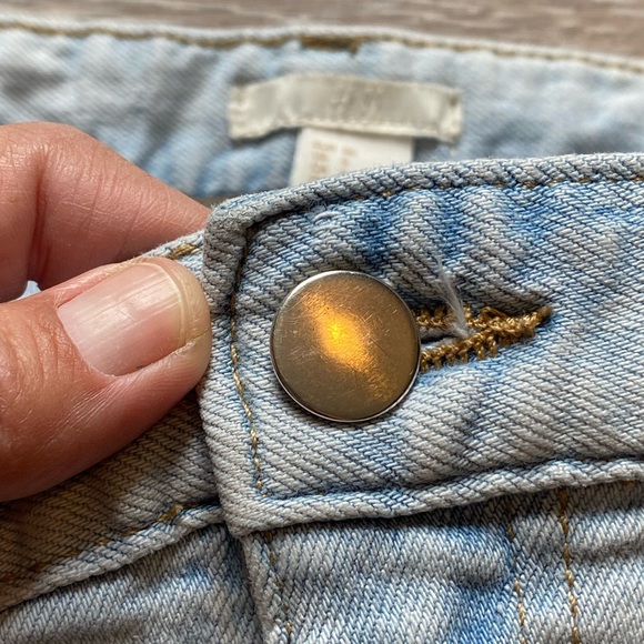 H&M • Distressed Jean Shorts • Size 6 • Light Denim with Frayed Hems - Picture 3 of 12